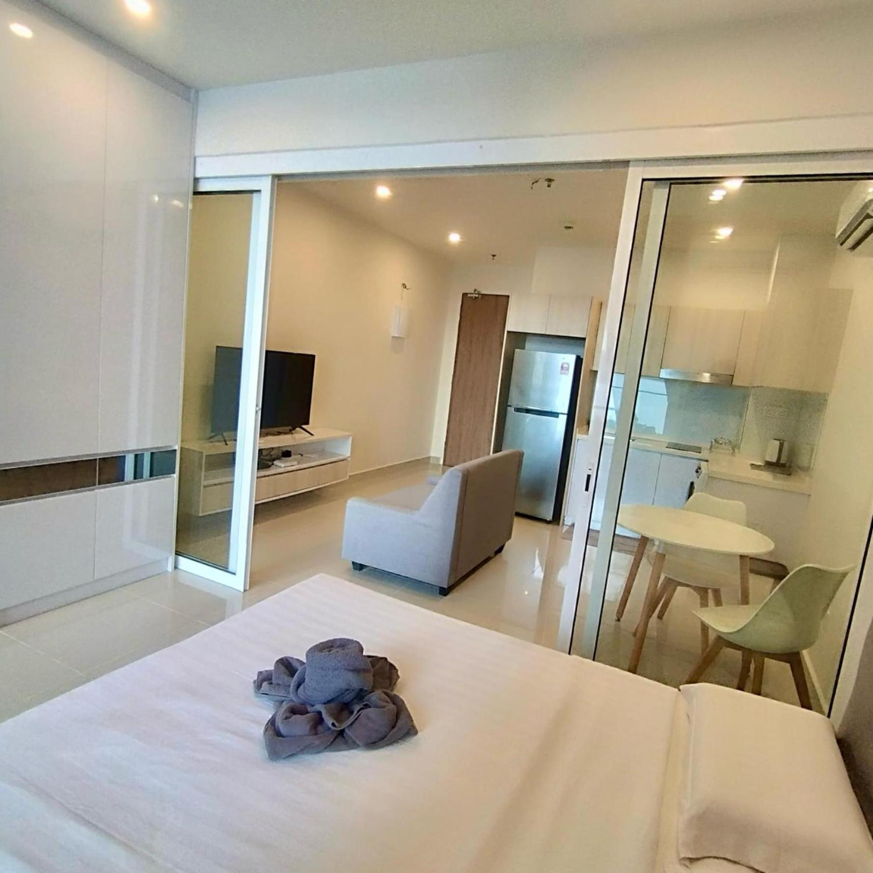 Covesign Suite, The Shore Kota Kinabalu Exteriör bild